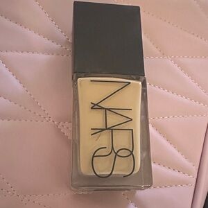 NARS Luminous Foundation - Creamy Beige
